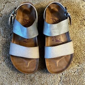 Stylish Women's Sandals in Silver and Cream